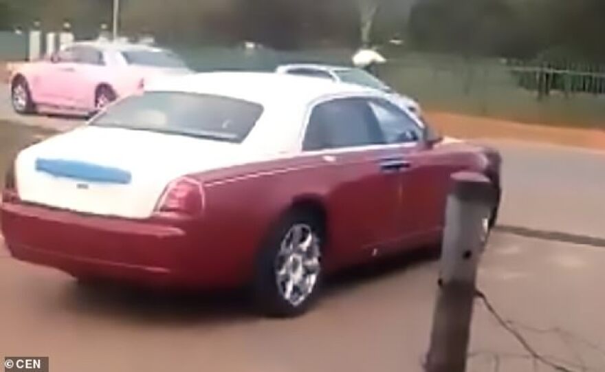 Σουαζιλάνδη: Ο βασιλιάς έδωσε 15 εκατ. ευρώ και αγόρασε... Ρολς Ρόις στις 14 συζύγους του!