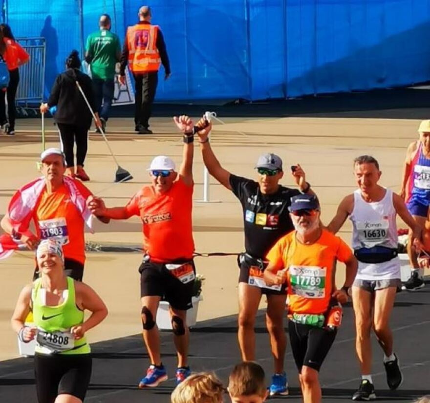 Οι αθλητές του συλλόγου «Ιωνάς - Τμήμα Θεραπευτικής Αγωγής ΑμεΑ» έτρεξαν στον 37ο Μαραθώνιο
