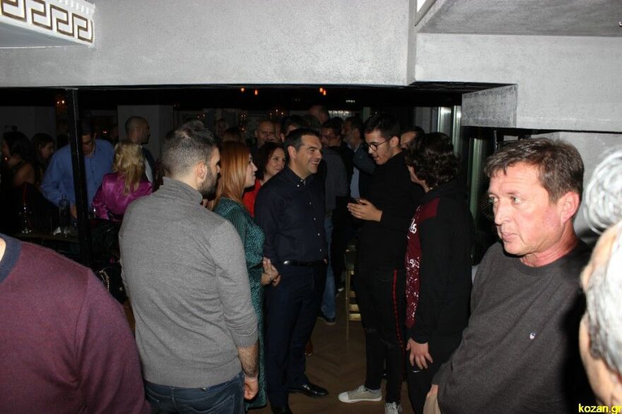 Βίντεο: Σε μπαρ της Κοζάνης ο Αλέξης Τσίπρας, οι 16χρονοι και οι... καπνιστές
