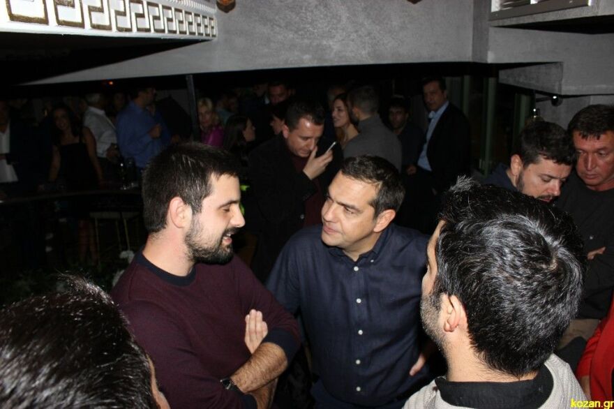 Βίντεο: Σε μπαρ της Κοζάνης ο Αλέξης Τσίπρας, οι 16χρονοι και οι... καπνιστές