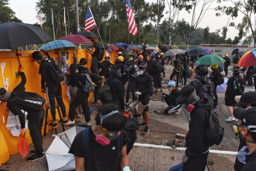 Χονγκ Κονγκ: Συνεχίζονται οι κινητοποιήσεις - Έχει παραλύσει η πόλη