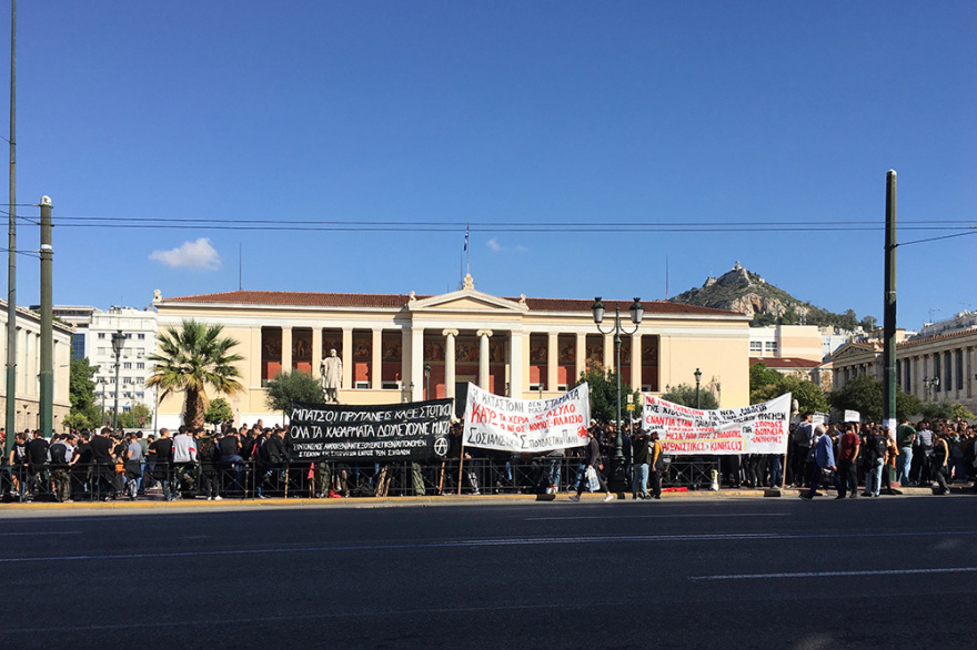 Φοιτητικό συλλαλητήριο: Έσπασαν κατάστημα - Χτύπησαν φωτορεπόρτερ