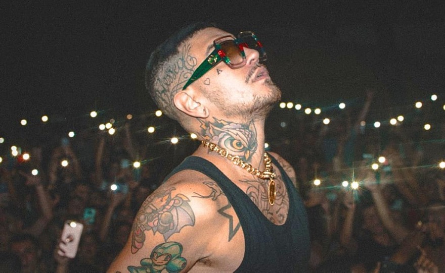 Σνικ: Δεν έχω τελειώσει το λύκειο, είμαι διαβασμένος, έχω τελειώσει το σχολείο του δρόμου