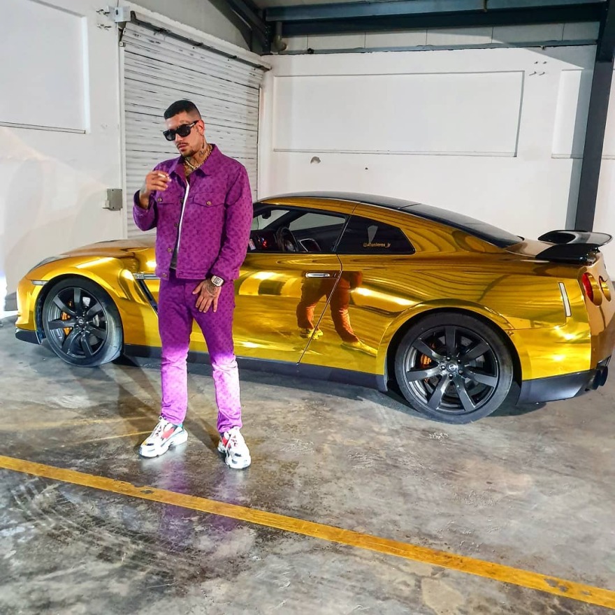 Σνικ: Δεν έχω τελειώσει το λύκειο, είμαι διαβασμένος, έχω τελειώσει το σχολείο του δρόμου