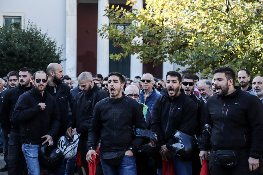 Πολυτεχνείο 2019: Άνοιξαν οι πύλες για καταθέσεις στεφάνων - Σε συναγερμό η ΕΛΑΣ - Δείτε φωτογραφίες