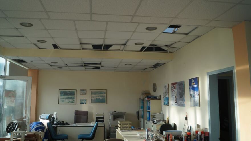 Χίος: Ανεμοστρόβιλος «σάρωσε» και προκάλεσε ζημιές σε επιχειρήσεις και αυτοκίνητα