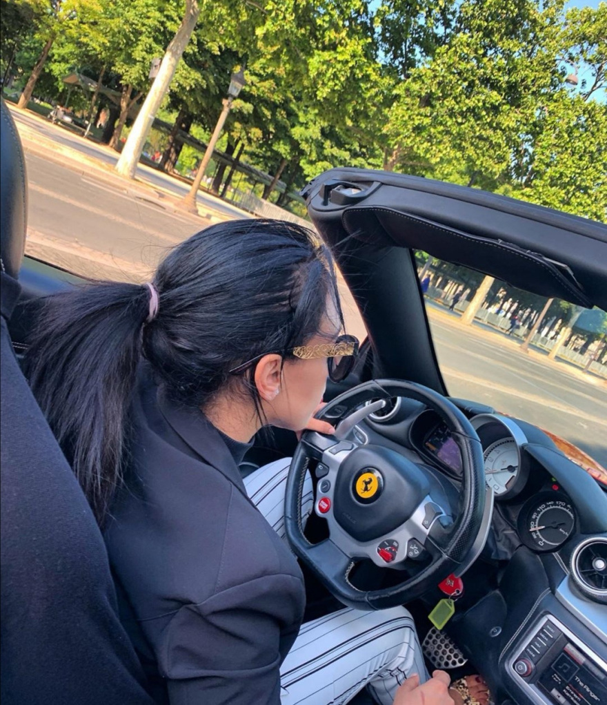 Φωτιά στη μαρίνα Γλυφάδας: «Είμαι ζωντανή, είχα μια άσχημη εμπειρία», λέει η 22χρονη Βελγίδα