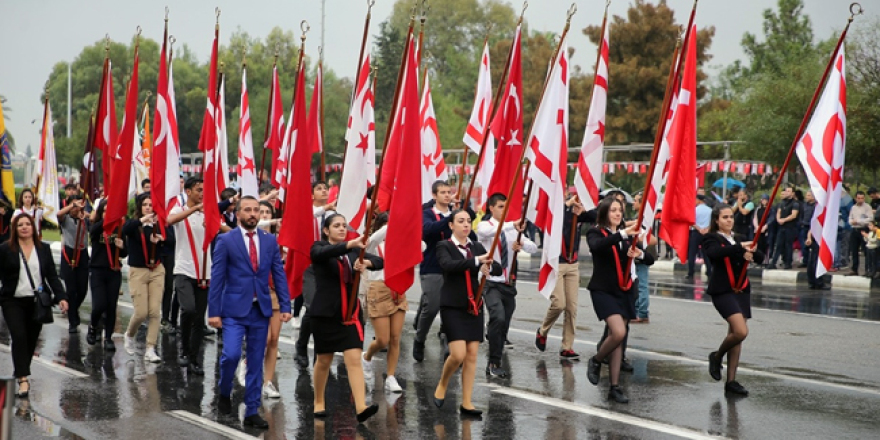 Κατεχόμενα: Υπό βροχή και χωρίς τουρκικά αεροπλάνα η παρέλαση για το ψευδοκράτος