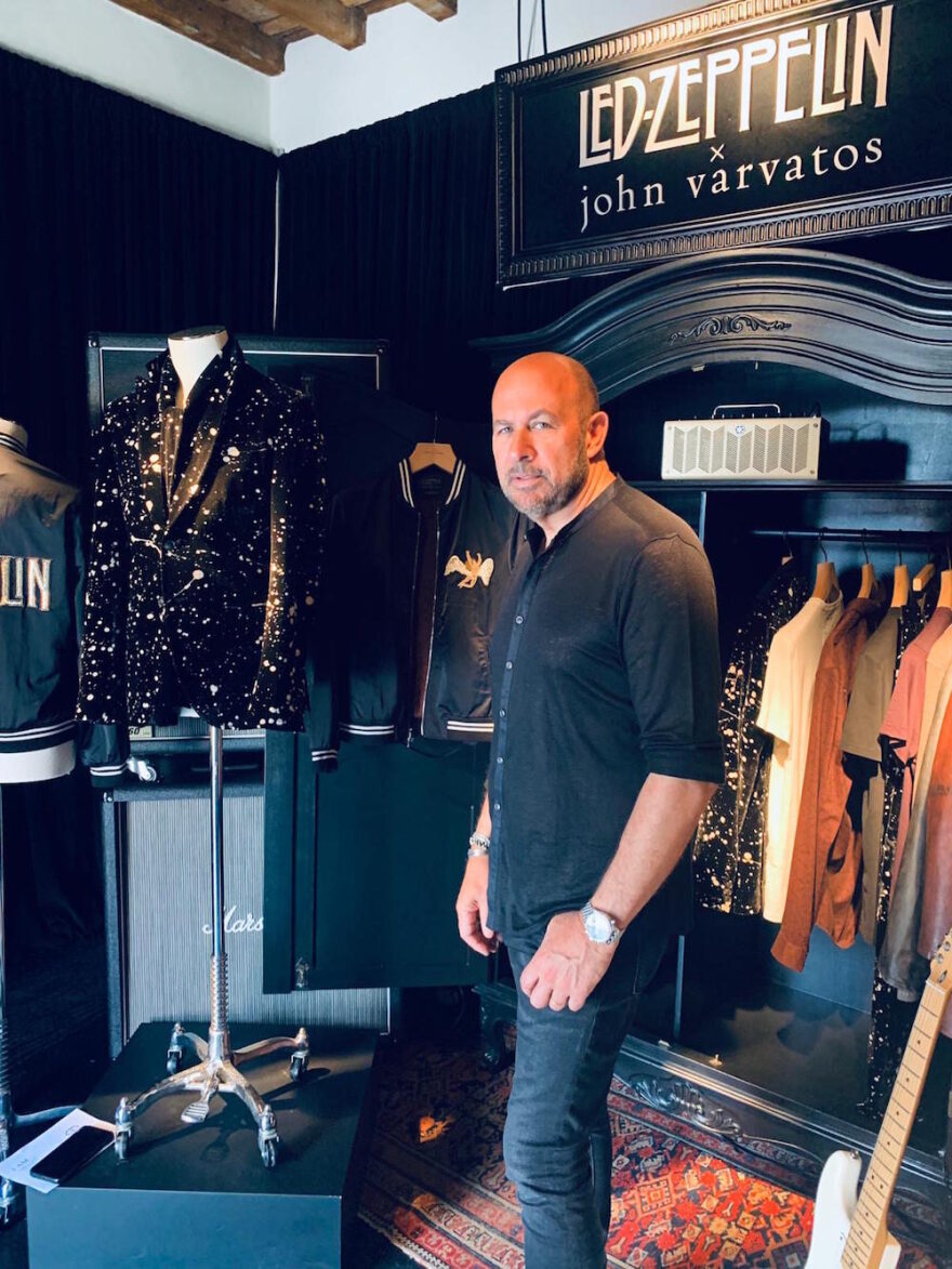 Τζον Βαρβάτος: Έρχεται στην Αθήνα για την παγκόσμια πρώτη της σειράς του για τους Led Zeppelin