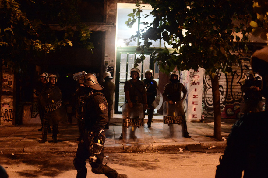 Εξάρχεια- Βίντεο: ΜΑΤ σε ταράτσες πολυκατοικιών - Έξι συλλήψεις