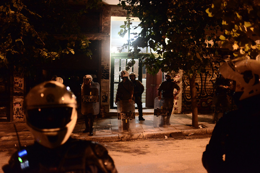 Εξάρχεια- Βίντεο: ΜΑΤ σε ταράτσες πολυκατοικιών - Έξι συλλήψεις