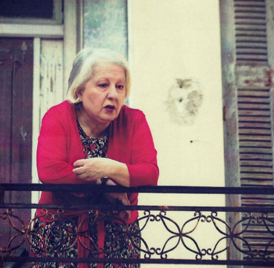 Τι δουλειά έχει η Ελένη Γερασιμίδου σε ένα... «Ανάκτορο στην Άνω Τούμπα»;