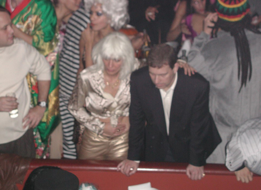 Βρετανία: Βίντεο «καίει» τον πρίγκιπα Άντριου και προκαλεί πονοκέφαλο στην Ελισάβετ