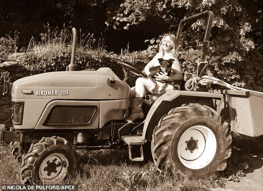 Βρετανία: Αγρότισσες ποζάρουν γυμνές για φιλανθρωπικό ημερολόγιο