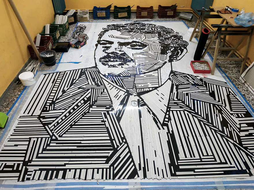 Τρίκαλα: Εντυπωσιακή προσωπογραφία του Βασίλη Τσιτσάνη με ψηφίδες - Δείτε φωτογραφίες