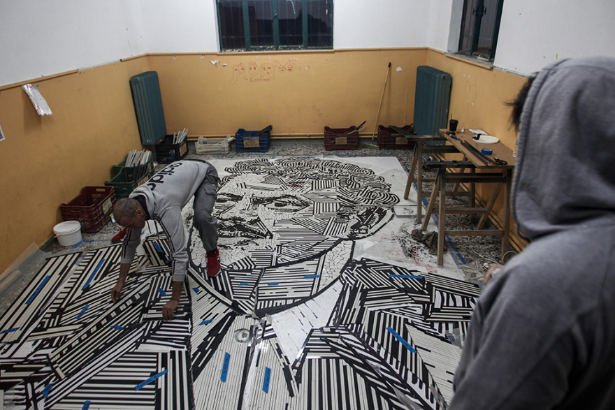 Τρίκαλα: Εντυπωσιακή προσωπογραφία του Βασίλη Τσιτσάνη με ψηφίδες - Δείτε φωτογραφίες