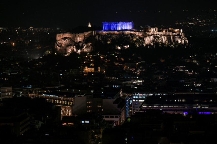 Στα «μπλε» ο Παρθενώνας για τα δικαιώματα των παιδιών