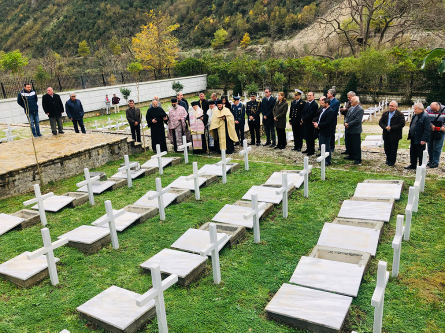Αλβανία: Συγκίνηση στην ταφή οστών 193 Ελλήνων πεσόντων στο έπος του '40