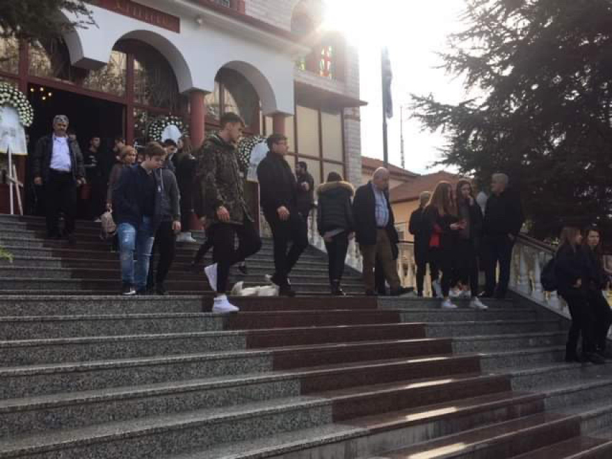 Κατερίνη: «Ράγισαν και οι πέτρες» στην κηδεία της Μαρίας – Ιωάννας και της μητέρας της 