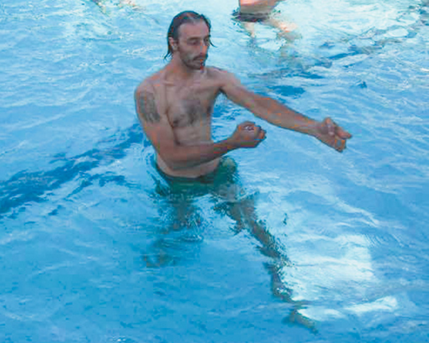 Επαναστατική Αυτοάμυνα: Στρατός μπαχαλάκηδων και «εθελοντών» από το Κονγκό