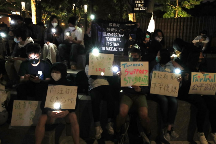 Χονγκ Κονγκ: Μερικές δεκάδες παραμένουν στο Πολυτεχνείο - Τα ΜΜΜ ο επόμενος στόχος των διαδηλωτών	