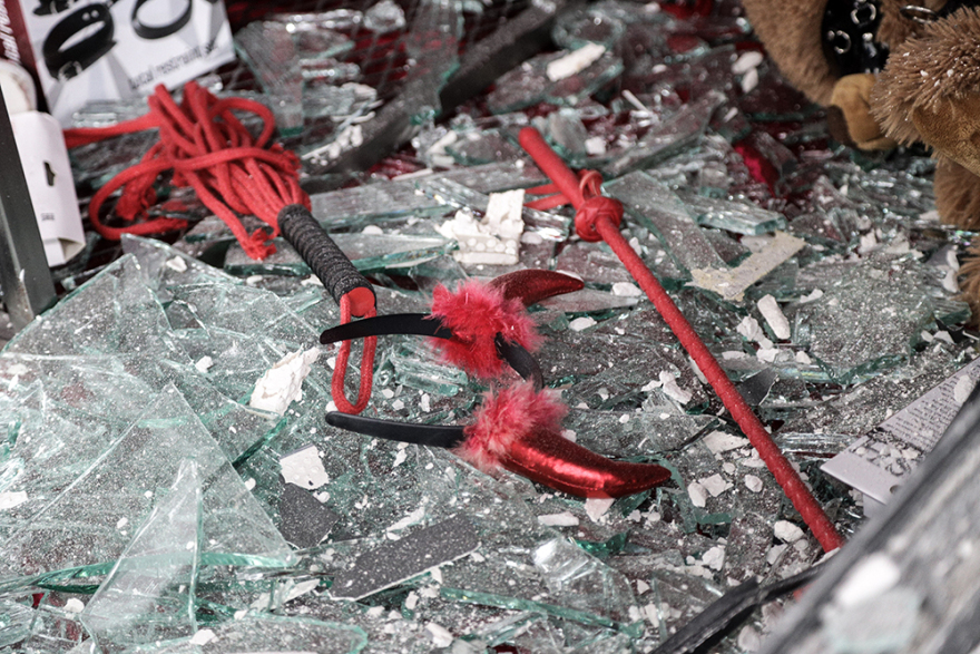 Έκρηξη σε sex shop στην Ιερά Οδό: Δείτε φωτογραφίες από το κατεστραμμένο κατάστημα