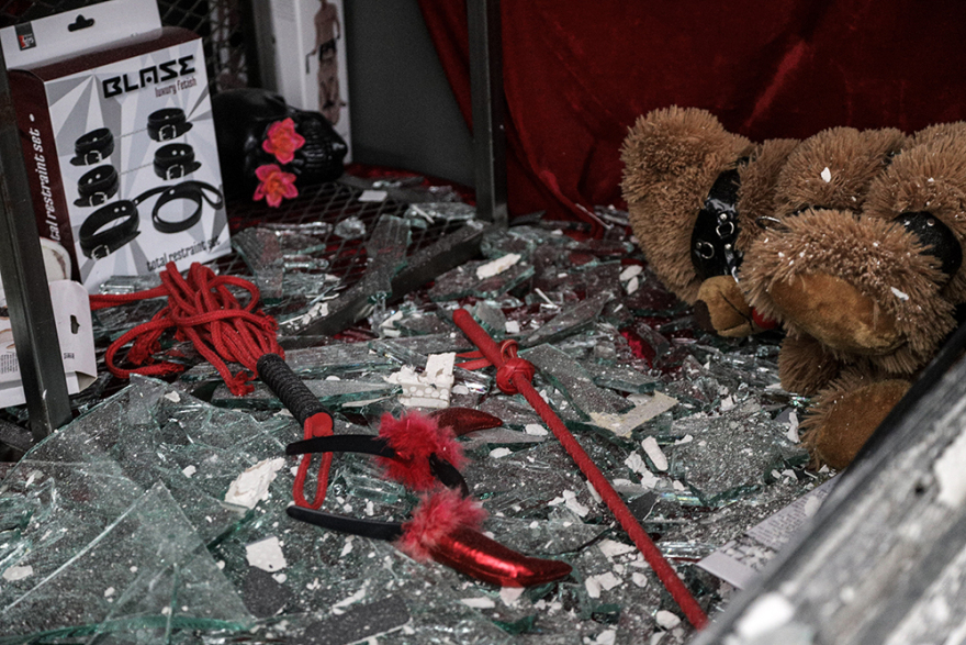 Έκρηξη σε sex shop στην Ιερά Οδό: Δείτε φωτογραφίες από το κατεστραμμένο κατάστημα