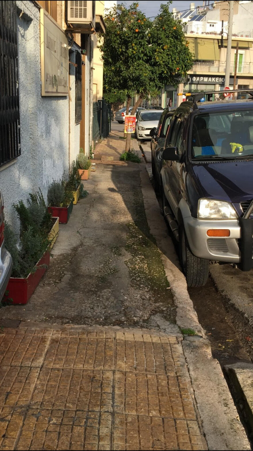 Βύρωνας: Δείτε το σημείο όπου η τρίχρονη έφυγε από τον παιδικό σταθμό και βγήκε στον δρόμο