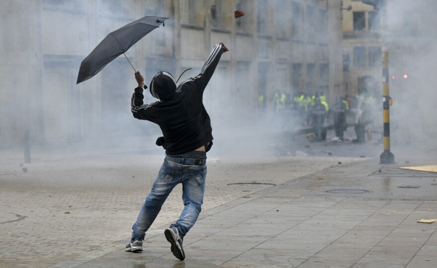 Χάος στην Κολομβία: Απαγόρευση κυκλοφορίας στην Μπογκοτά μετά τα βίαια επεισόδια με τους τρεις νεκρούς