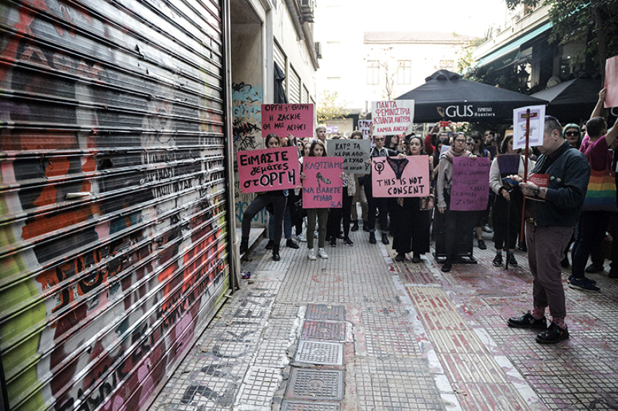 Πορεία κατά της έμφυλης βίας στο κέντρο της Αθήνας