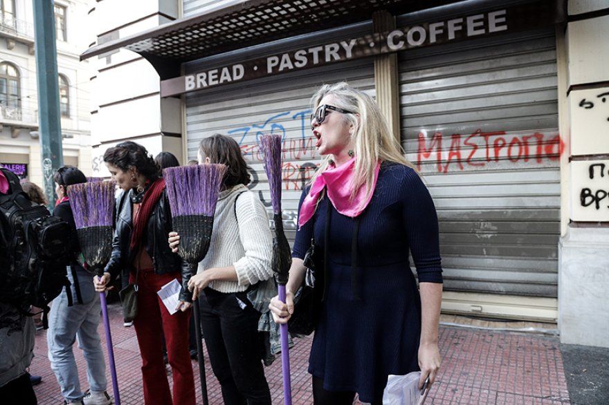 Πορεία κατά της έμφυλης βίας στο κέντρο της Αθήνας