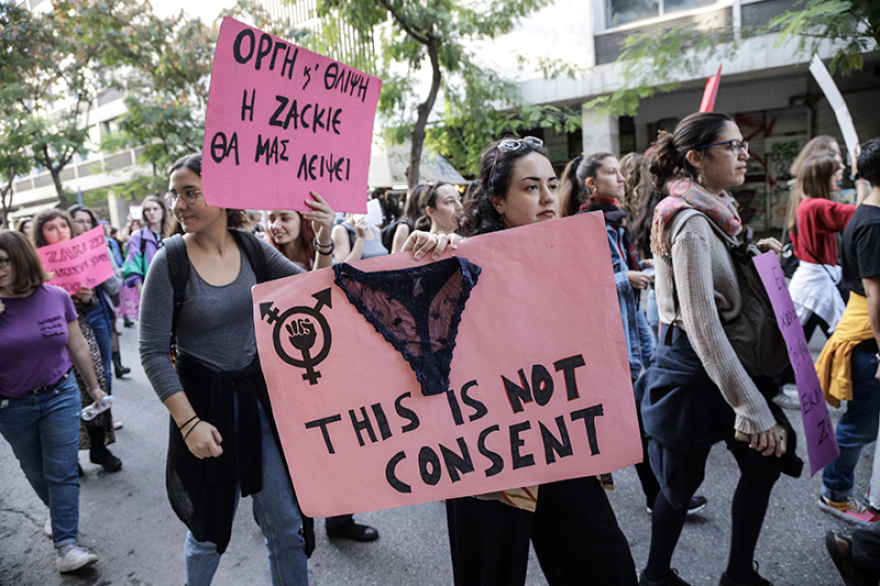 Πορεία κατά της έμφυλης βίας στο κέντρο της Αθήνας