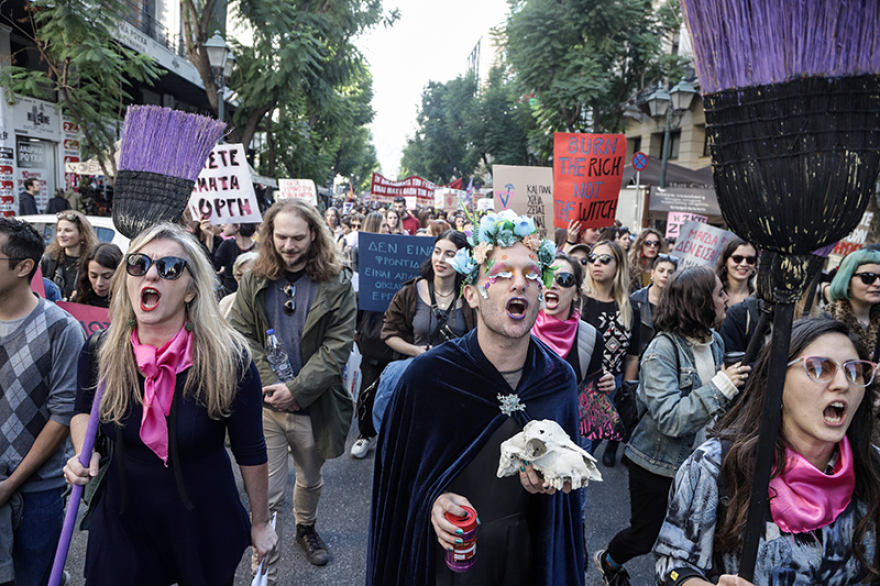 Πορεία κατά της έμφυλης βίας στο κέντρο της Αθήνας