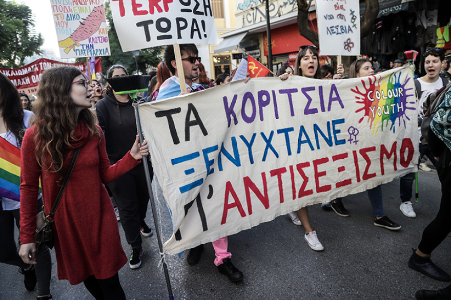 Πορεία κατά της έμφυλης βίας στο κέντρο της Αθήνας