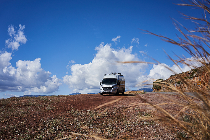 Ζευγάρι Ελλήνων ξεκίνησε τον γύρο του κόσμου μέσα σε ένα βαν