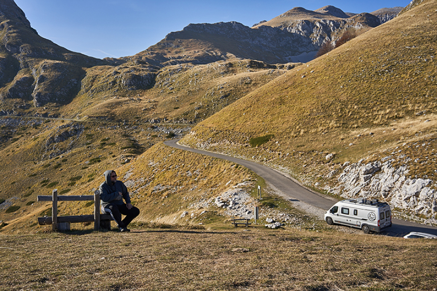 Ζευγάρι Ελλήνων ξεκίνησε τον γύρο του κόσμου μέσα σε ένα βαν
