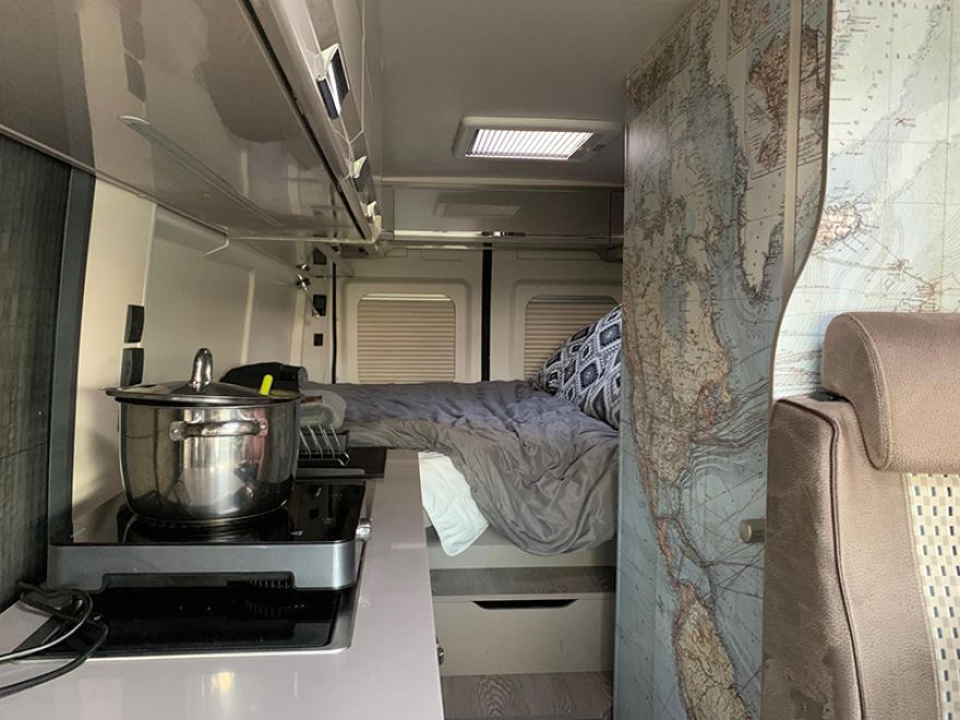 Ζευγάρι Ελλήνων ξεκίνησε τον γύρο του κόσμου μέσα σε ένα βαν