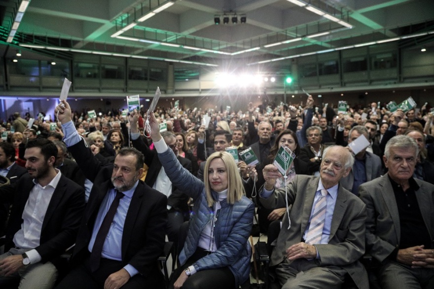 ΠΑΣΟΚ: Πρόεδρος μέχρι το 2021 η Γεννηματά - «Καρφιά» από Ανδρουλάκη και Γερουλάνο