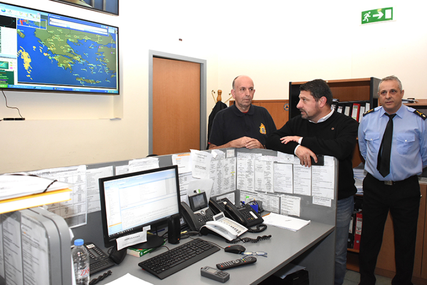 Θρίλερ στο Αντίρριο: Αναποδογύρισε σκάφος - Ανασύρθηκε νεκρός ο ένας επιβάτης, αναζητείται ο δεύτερος