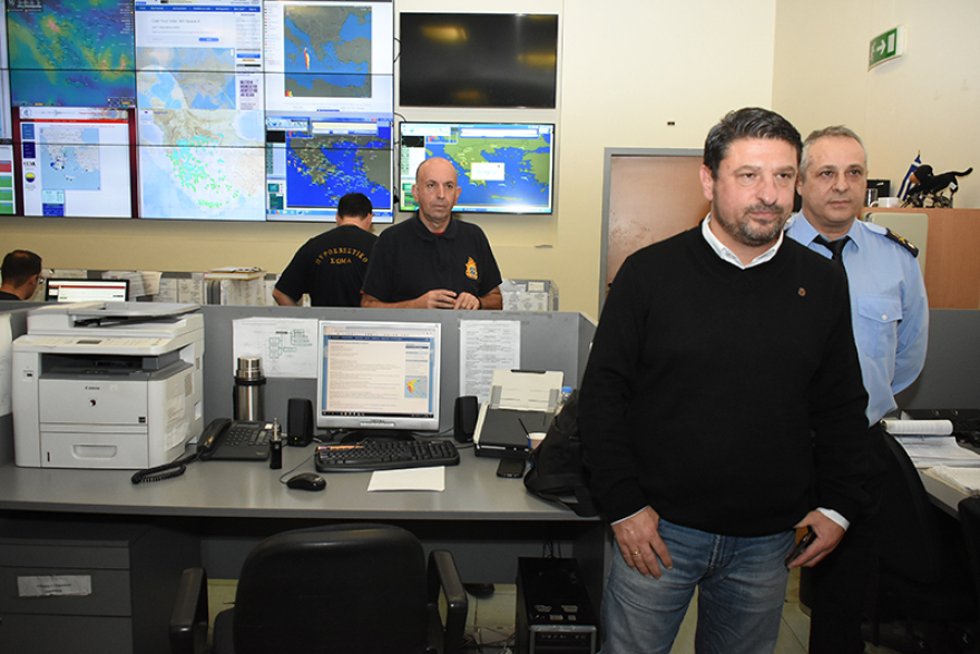 Θρίλερ στο Αντίρριο: Αναποδογύρισε σκάφος - Ανασύρθηκε νεκρός ο ένας επιβάτης, αναζητείται ο δεύτερος