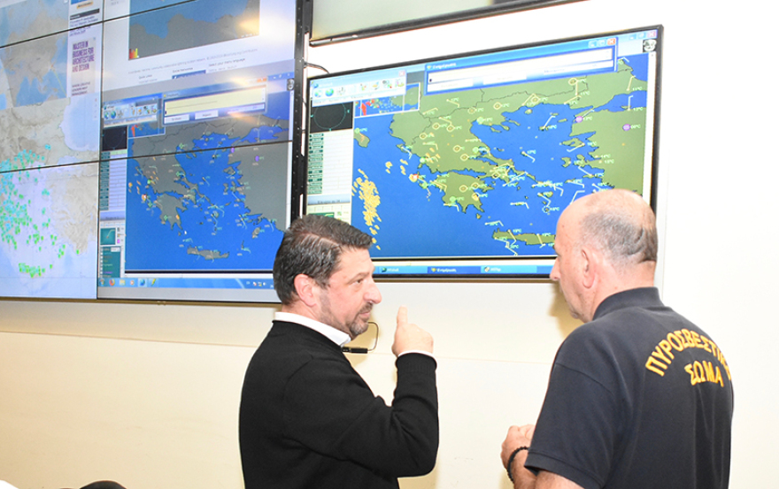 Θρίλερ στο Αντίρριο: Αναποδογύρισε σκάφος - Ανασύρθηκε νεκρός ο ένας επιβάτης, αναζητείται ο δεύτερος