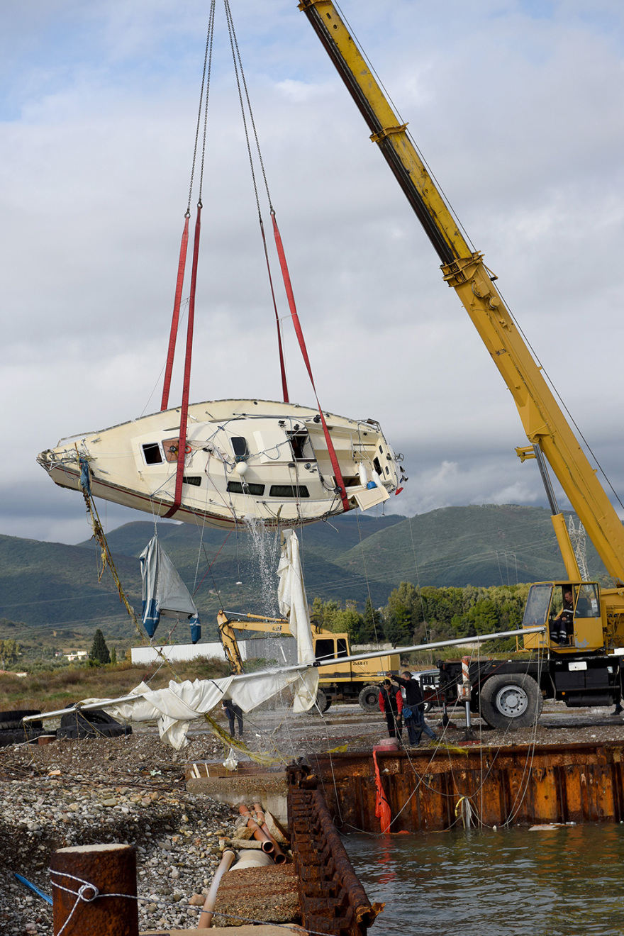 Κακοκαιρία «Γηρυόνης»: Ανατροπή - Έλληνες και όχι Γάλλοι οι νεκροί στο Αντίρριο