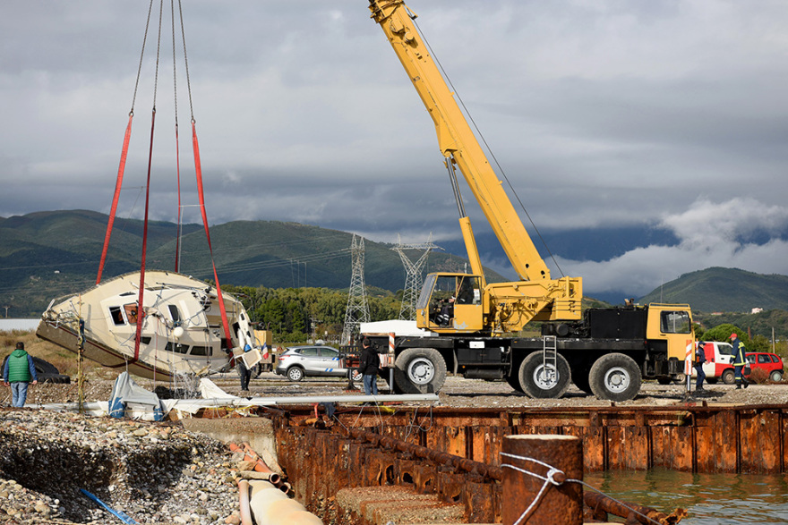 Κακοκαιρία «Γηρυόνης»: Ανατροπή - Έλληνες και όχι Γάλλοι οι νεκροί στο Αντίρριο
