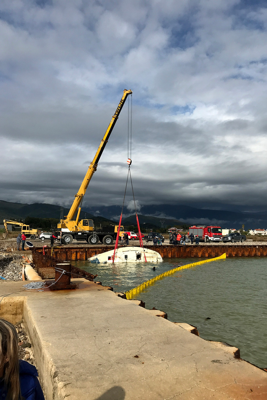 Κακοκαιρία «Γηρυόνης»: Ανατροπή - Έλληνες και όχι Γάλλοι οι νεκροί στο Αντίρριο