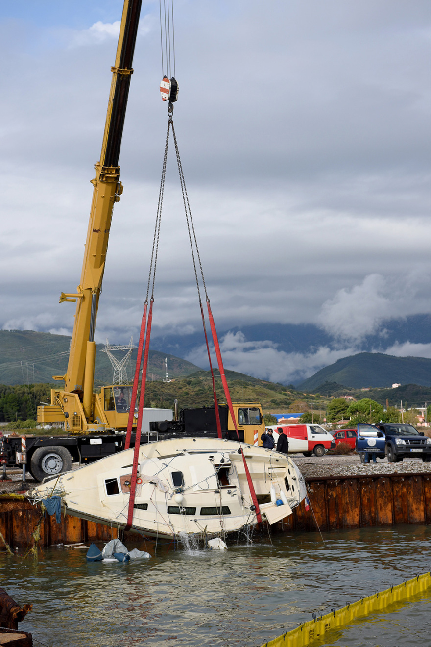 Κακοκαιρία «Γηρυόνης»: Ανατροπή - Έλληνες και όχι Γάλλοι οι νεκροί στο Αντίρριο