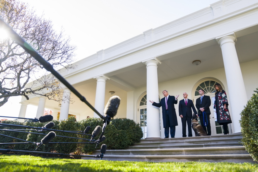 ΗΠΑ: Ο Τραμπ παρασημοφόρησε τον σκύλο που καταδίωξε τον αλ Μπαγκντάντι