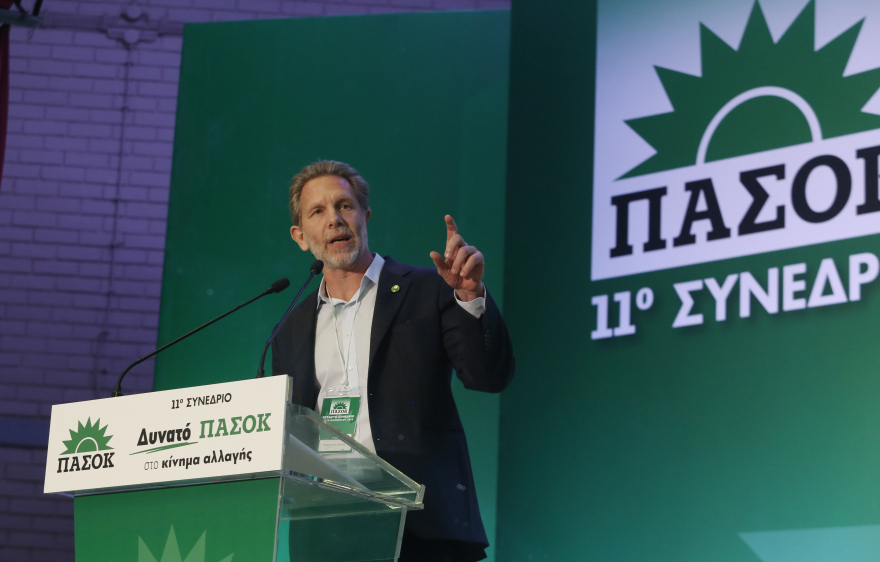 Συνέδριο ΠΑΣΟΚ: Αγώνας από όλους για να κερδίσουν χρόνο μέχρι το 2021