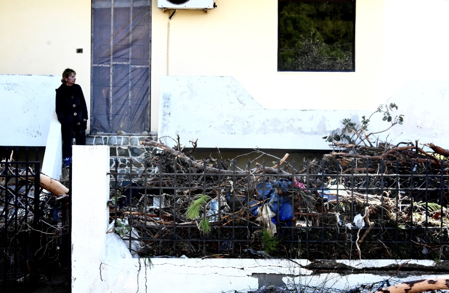 Κακοκαιρία «Γηρυόνης»: Πώς η πυρκαγιά «έπνιξε» την Κινέτα - Αυτοψία Λέκκα στην περιοχή