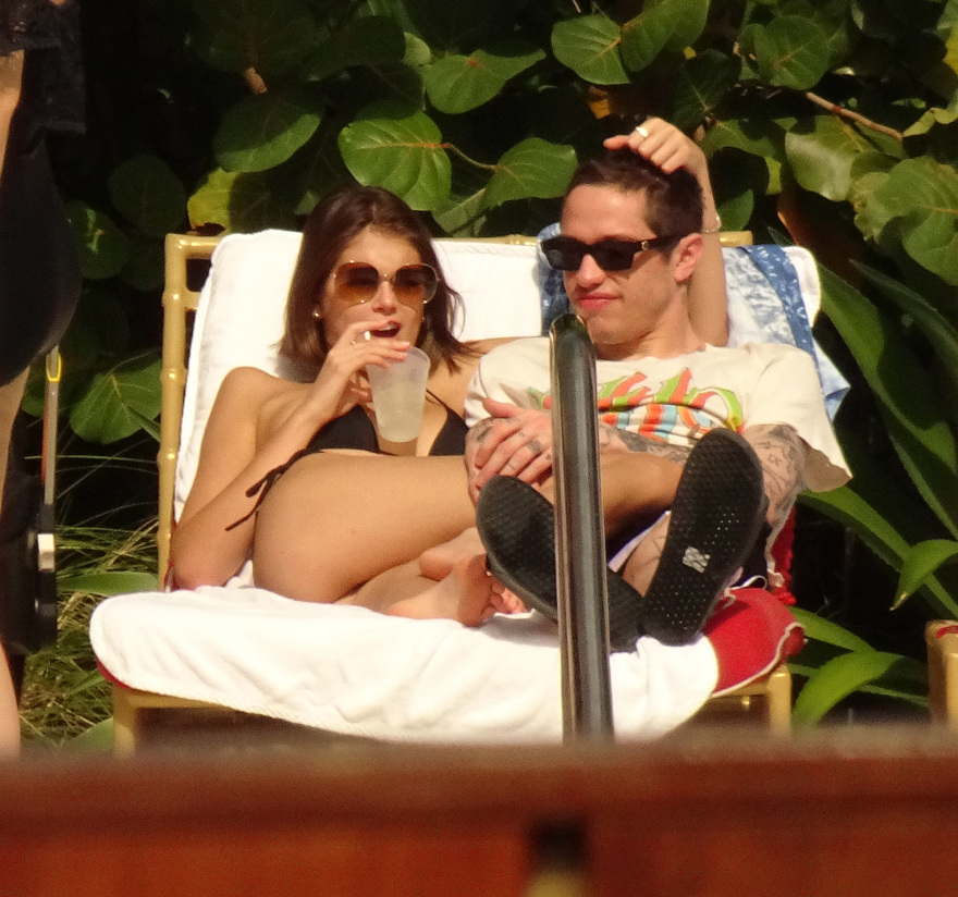 Κάια Γκέρμπερ: Τα παθιασμένα φιλιά με τον Πιτ Ντέιβιντσον 