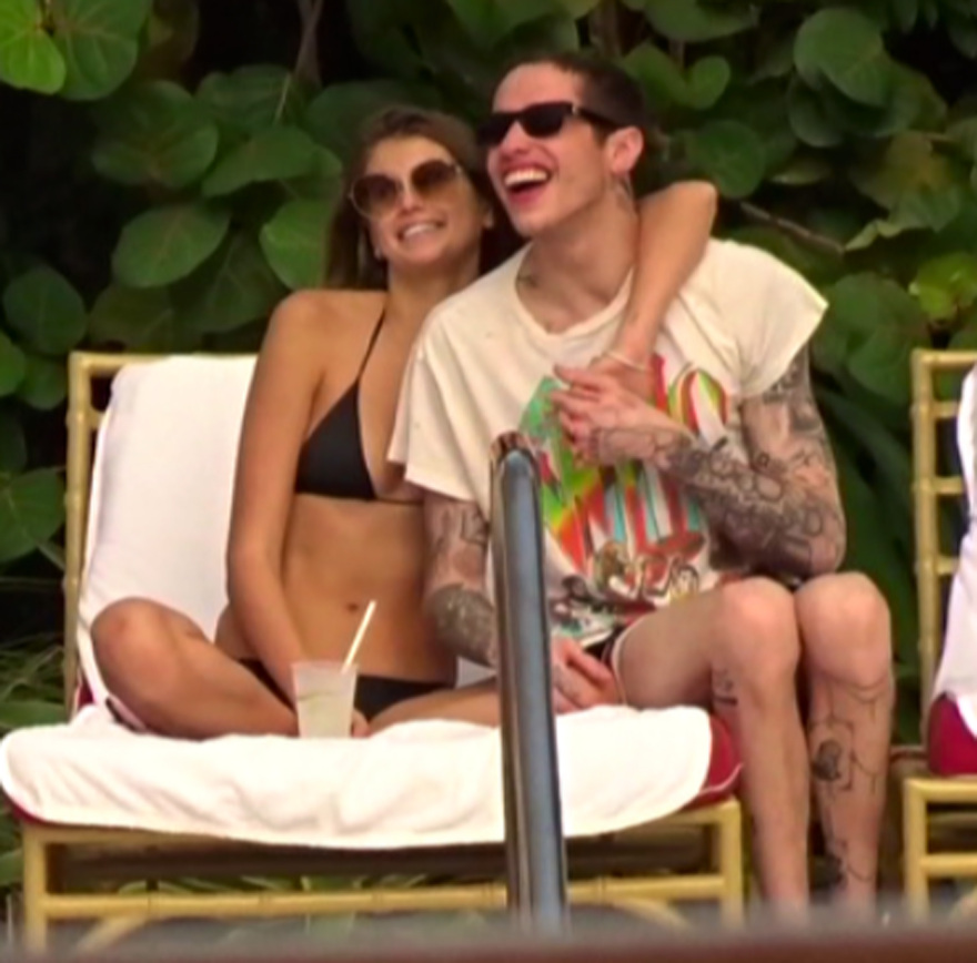 Κάια Γκέρμπερ: Τα παθιασμένα φιλιά με τον Πιτ Ντέιβιντσον 